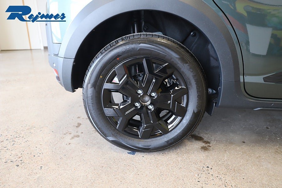 Vehicle Image 16