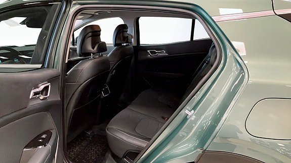 Vehicle Image 9