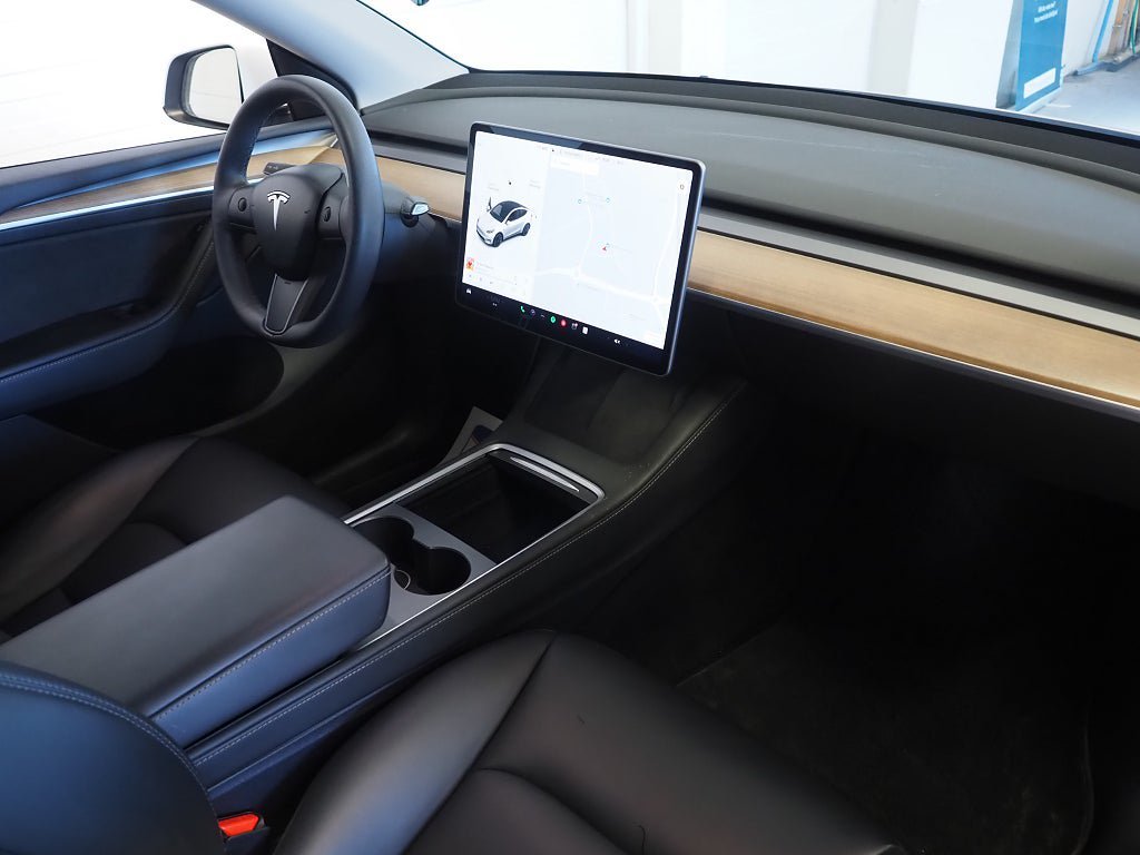 Vehicle Image 9