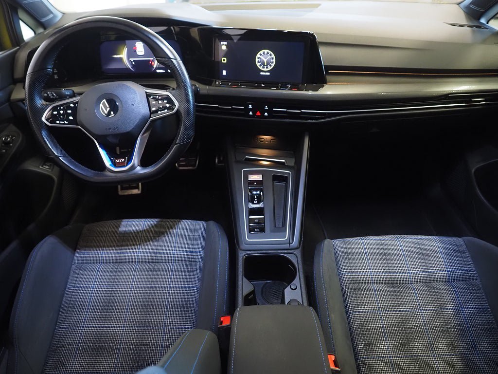 Vehicle Image 12