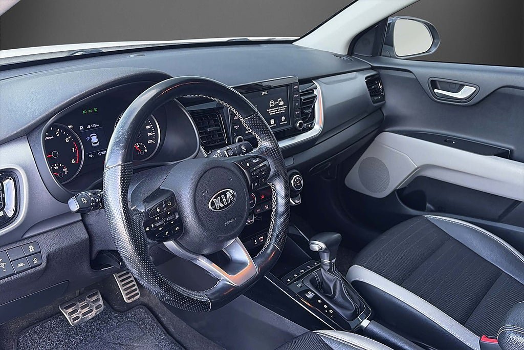 Vehicle Image 10