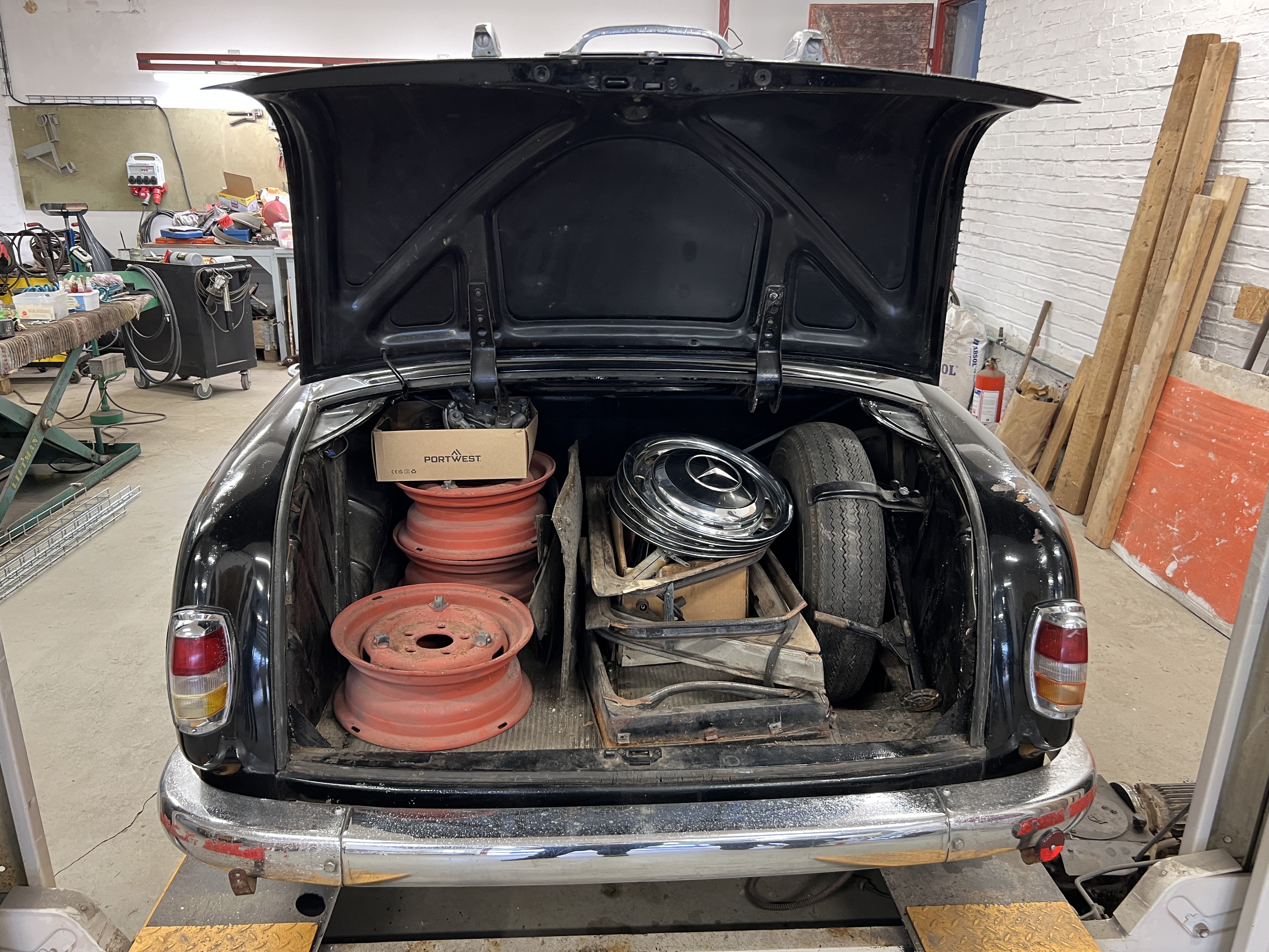 Vehicle Image 18