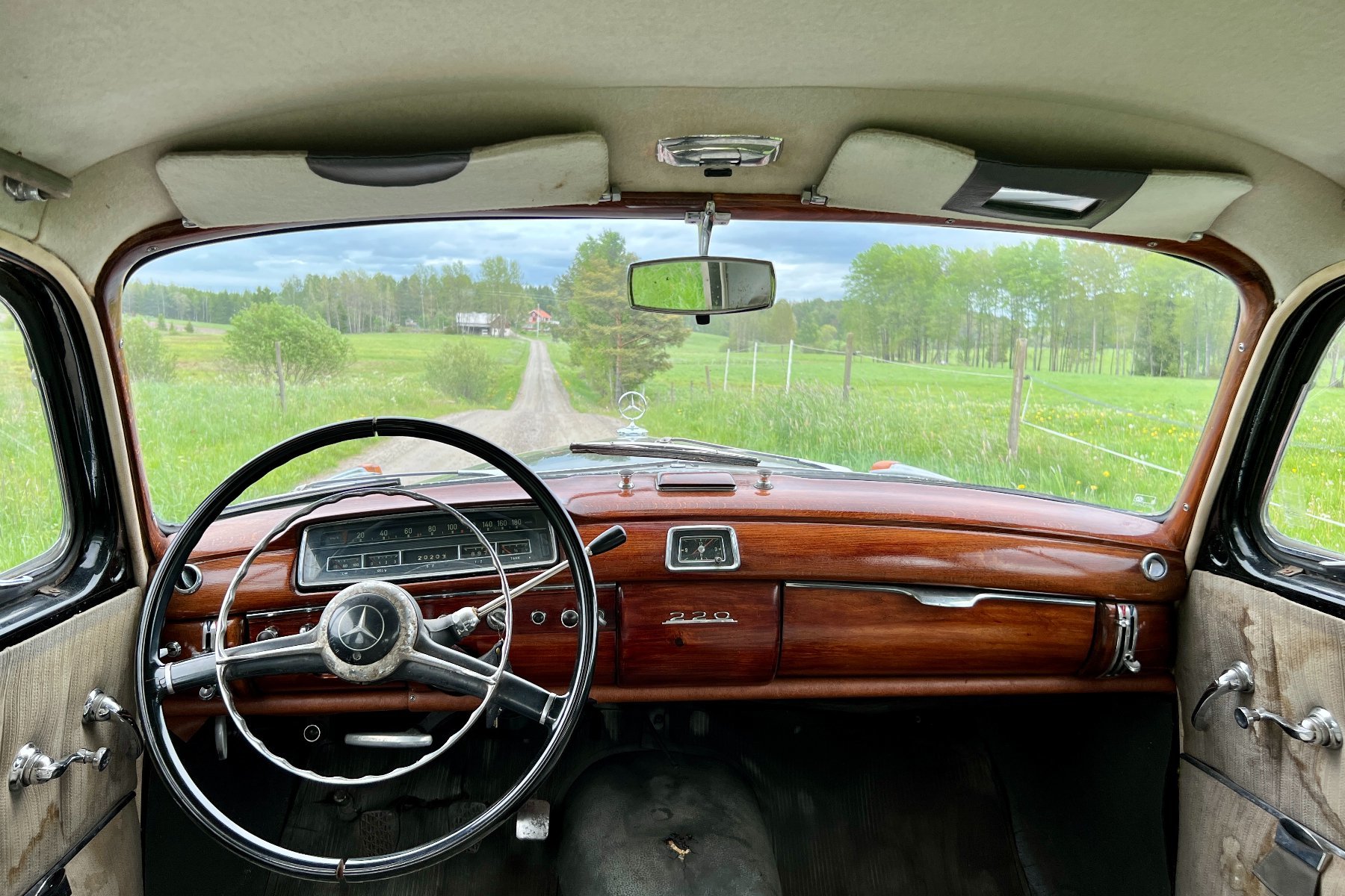 Vehicle Image 24