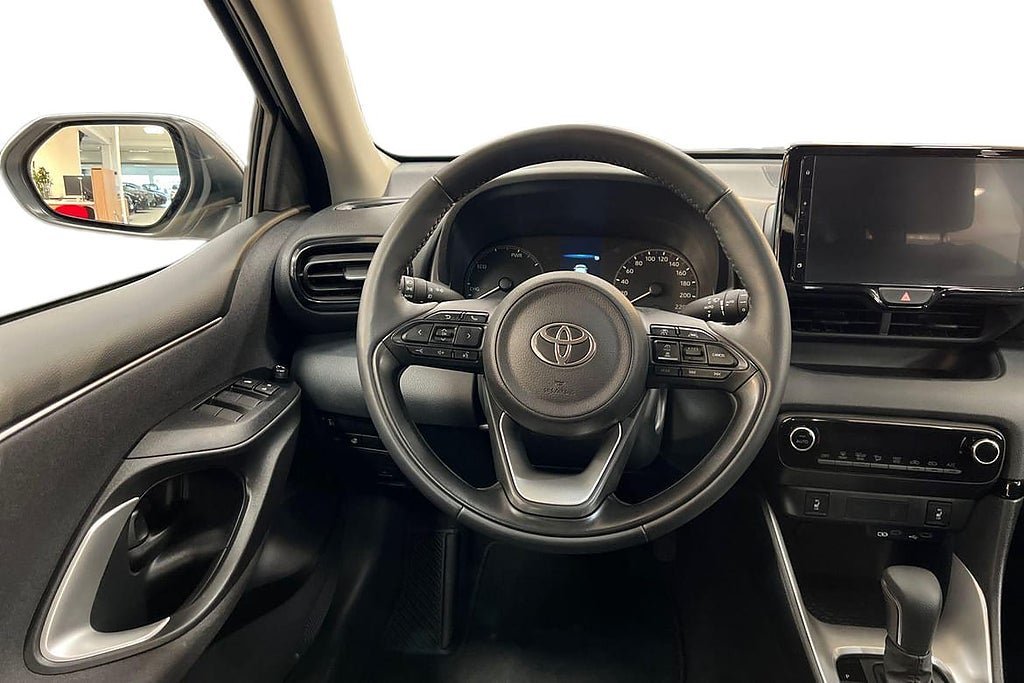 Vehicle Image 9