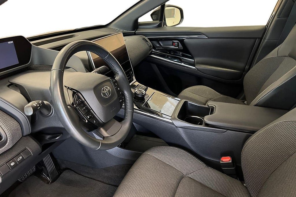Vehicle Image 12