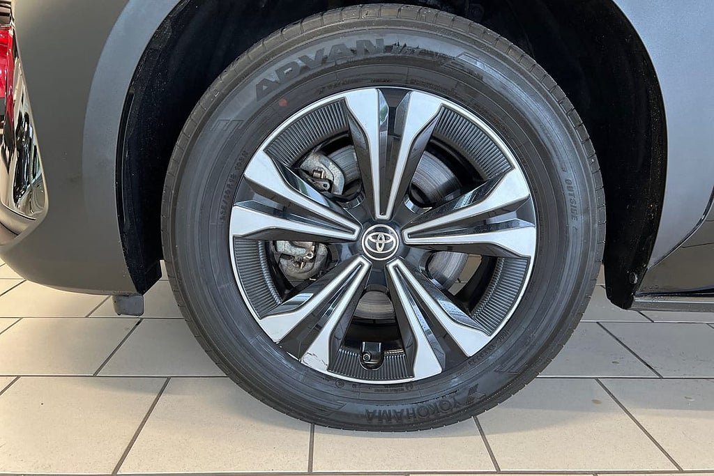 Vehicle Image 15