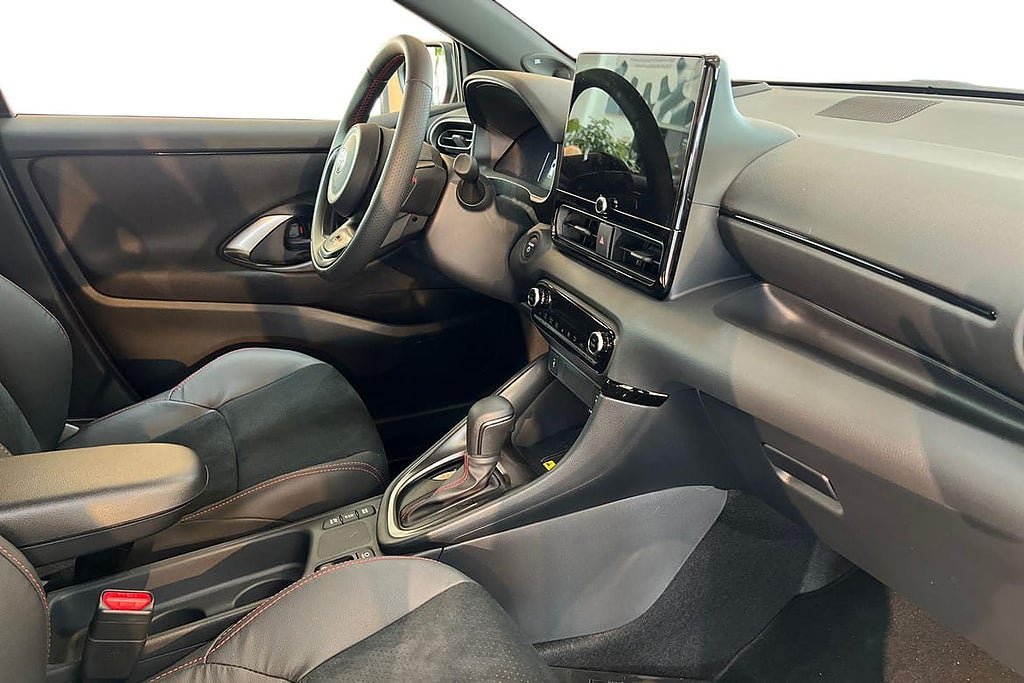 Vehicle Image 7