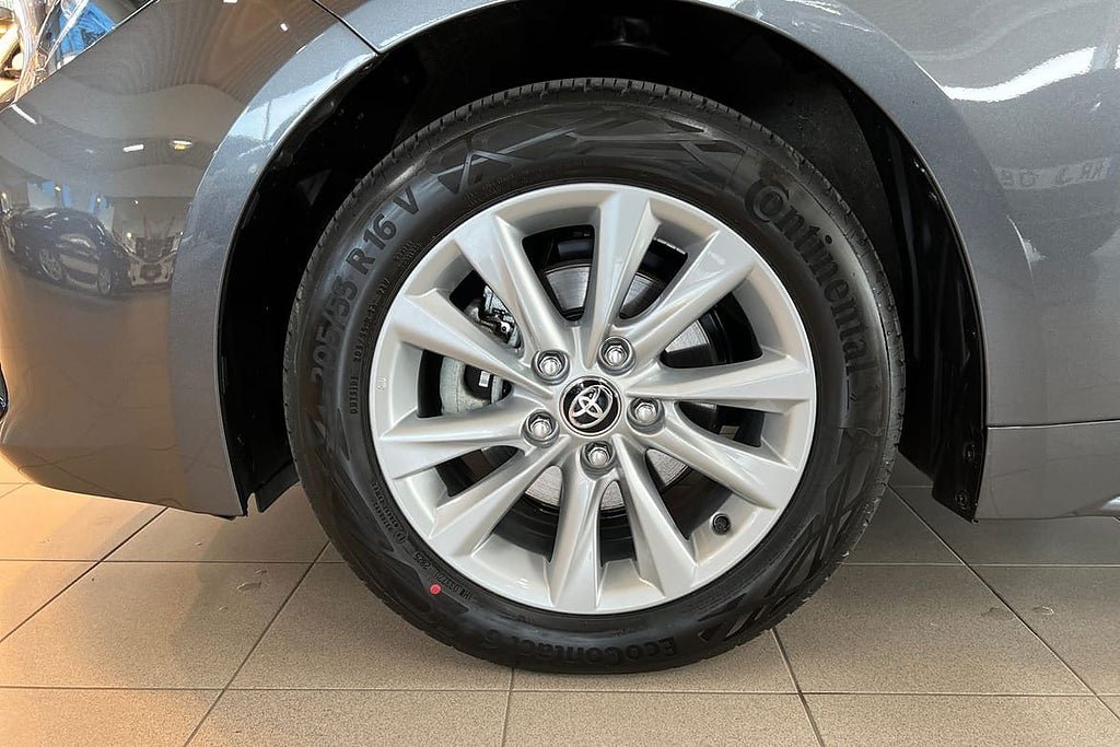 Vehicle Image 16