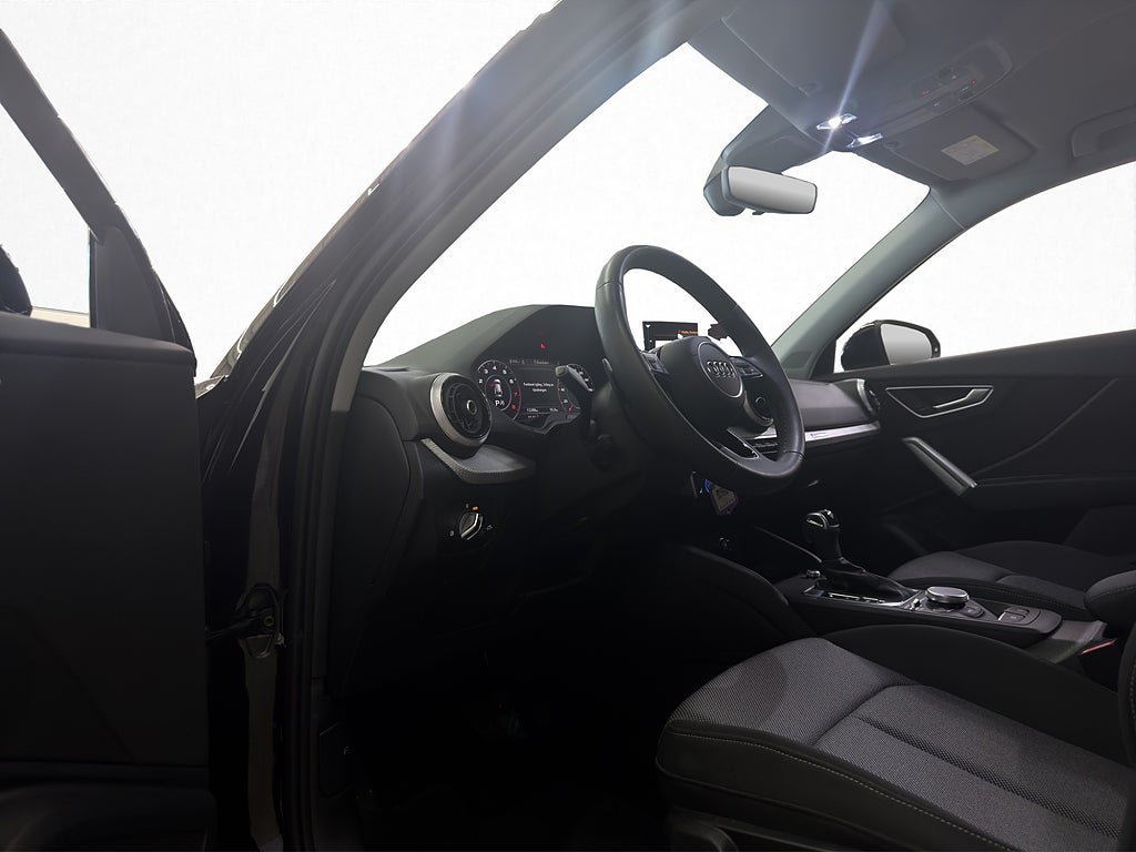 Vehicle Image 10