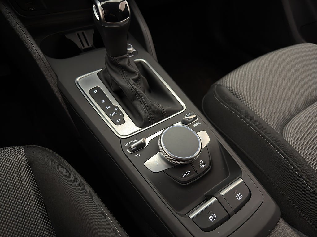 Vehicle Image 24