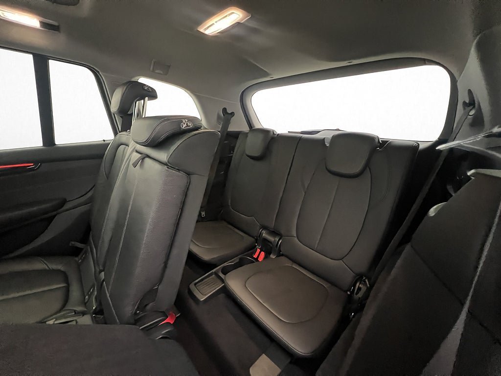 Vehicle Image 32