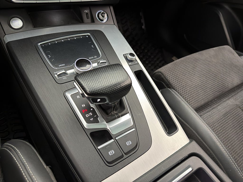 Vehicle Image 25