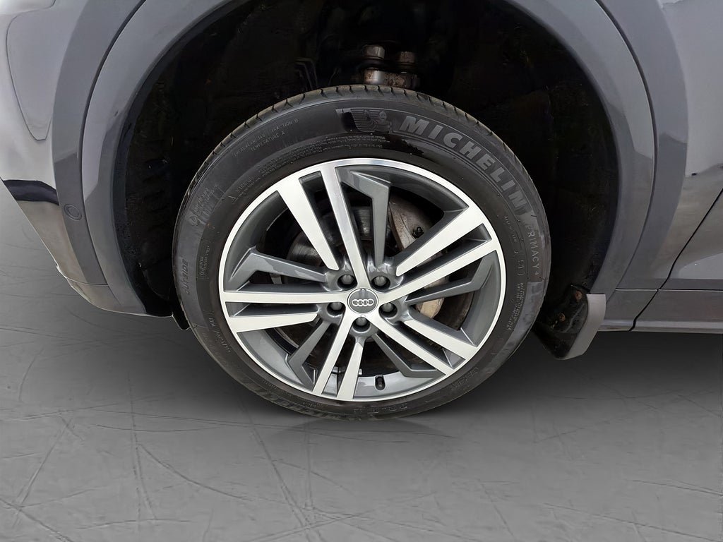 Vehicle Image 32