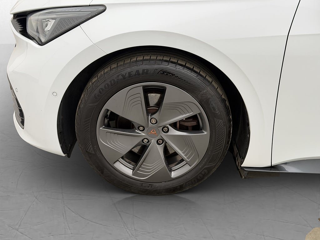 Vehicle Image 25