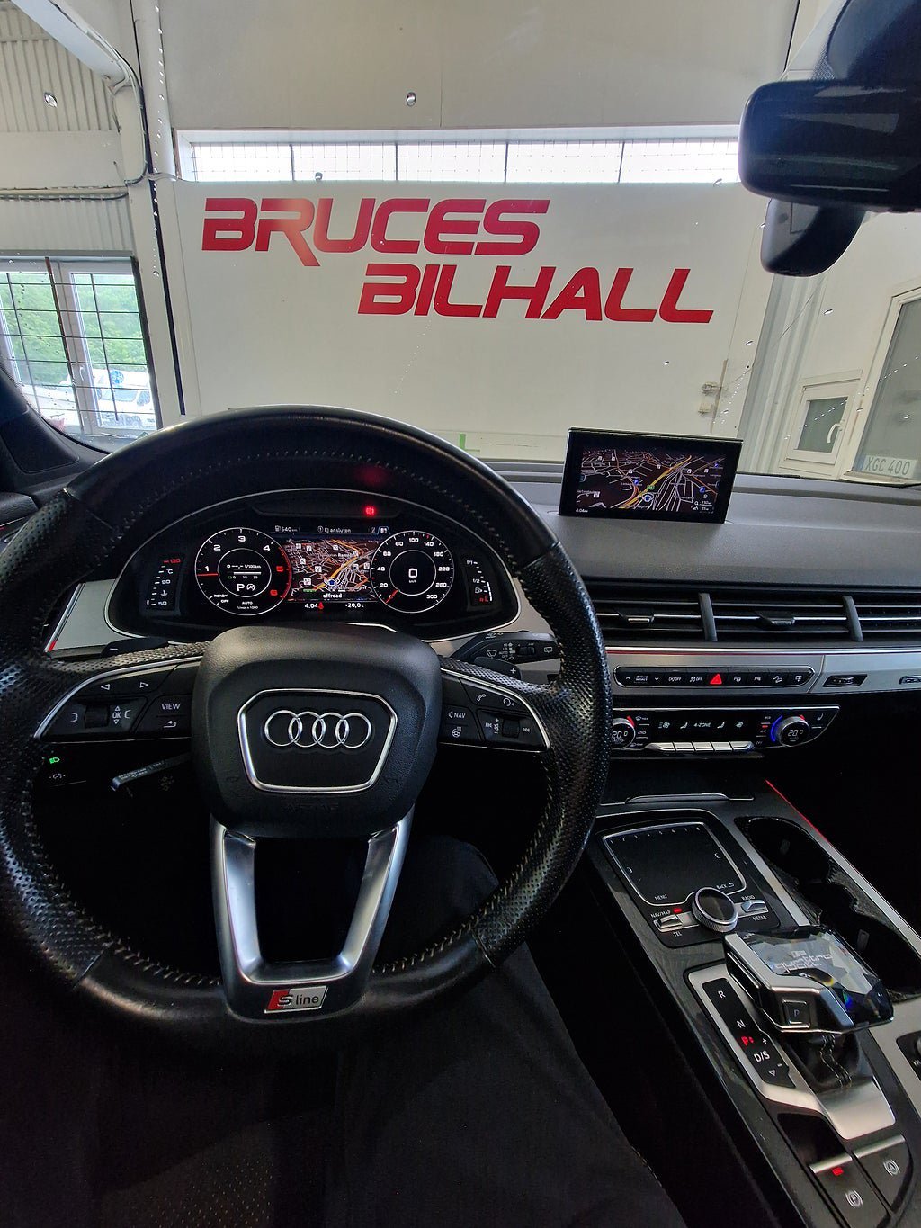 Vehicle Image 9