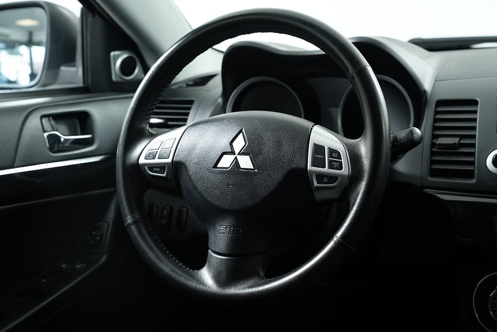 Vehicle Image 17