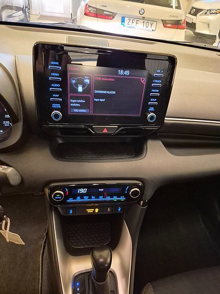Vehicle Image 9