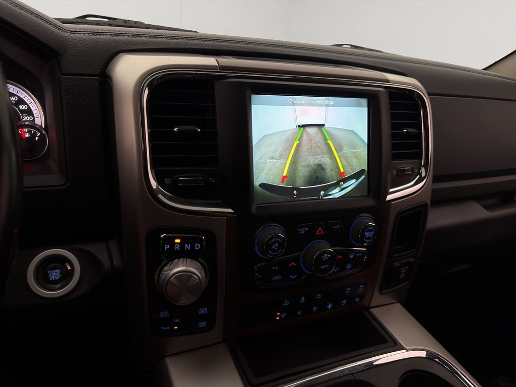 Vehicle Image 25