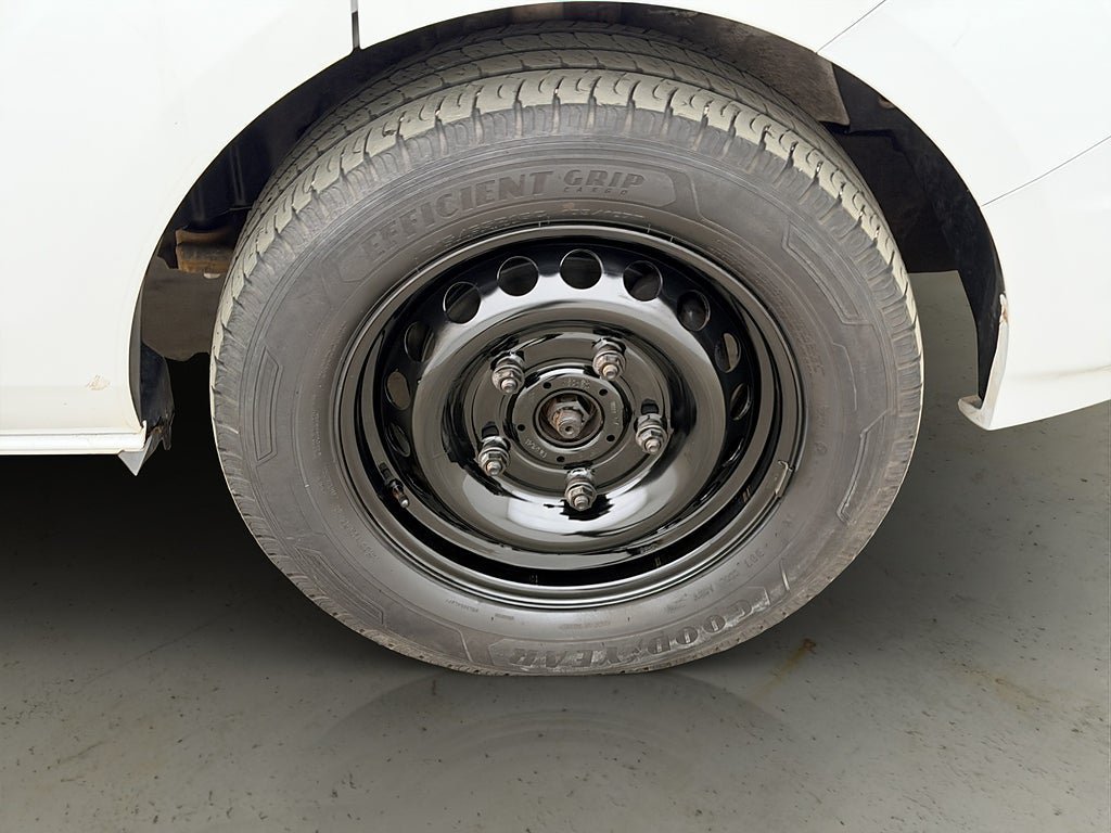 Vehicle Image 32