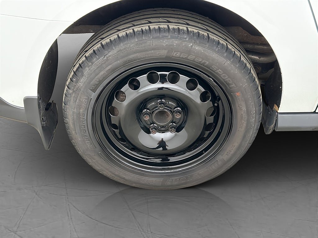 Vehicle Image 32