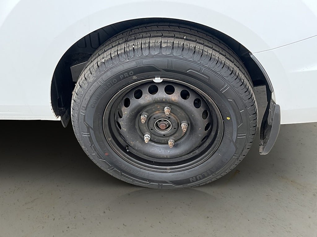 Vehicle Image 25
