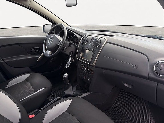 Vehicle Image 14