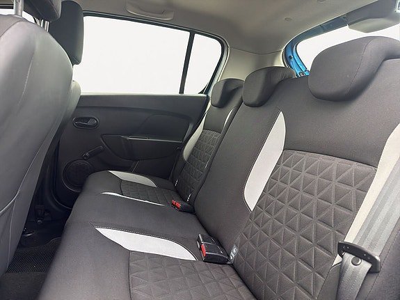 Vehicle Image 17