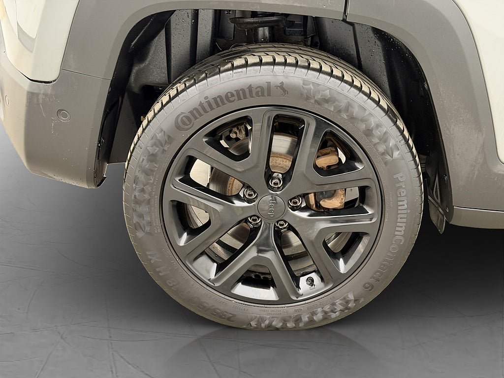 Vehicle Image 32