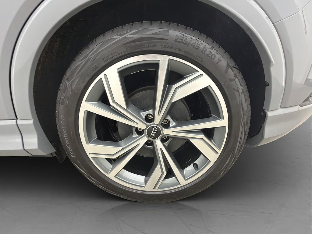 Vehicle Image 32