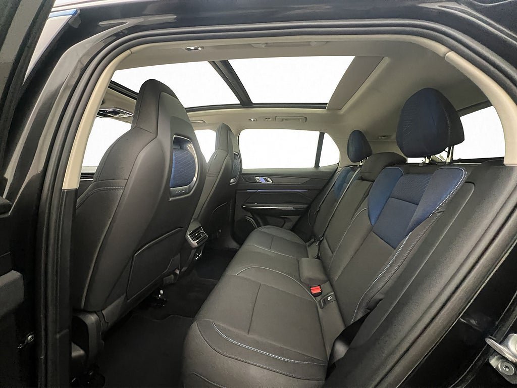 Vehicle Image 28