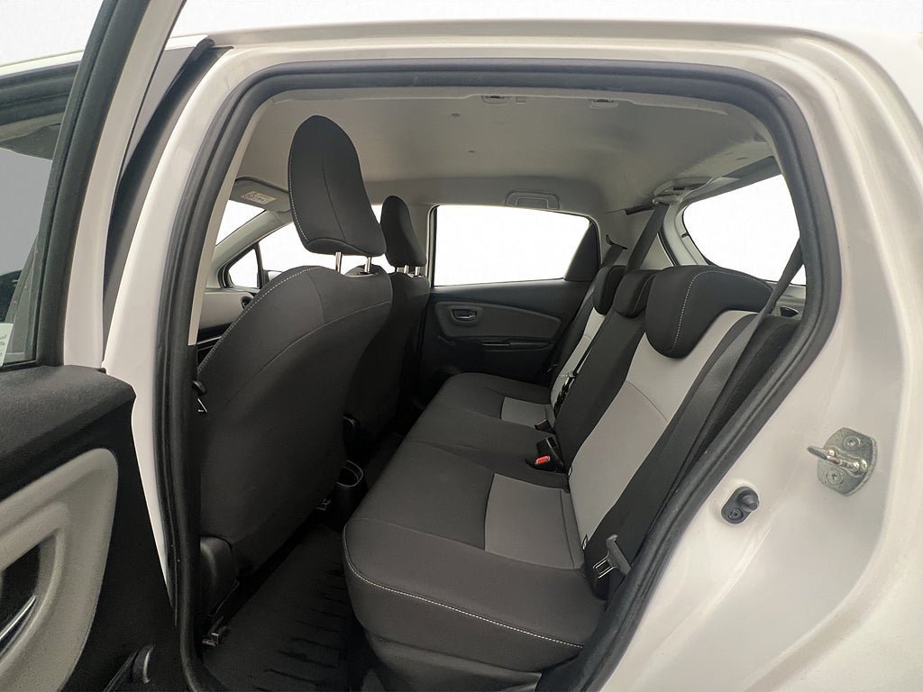 Vehicle Image 24