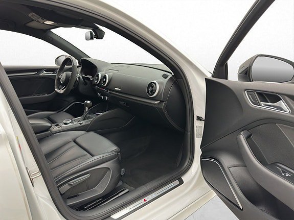 Vehicle Image 34