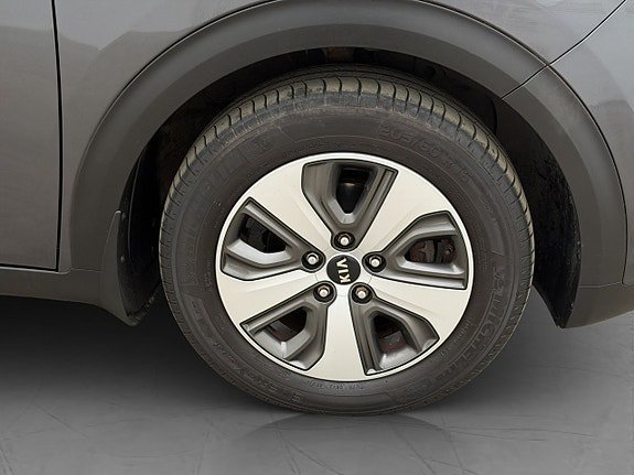 Vehicle Image 32