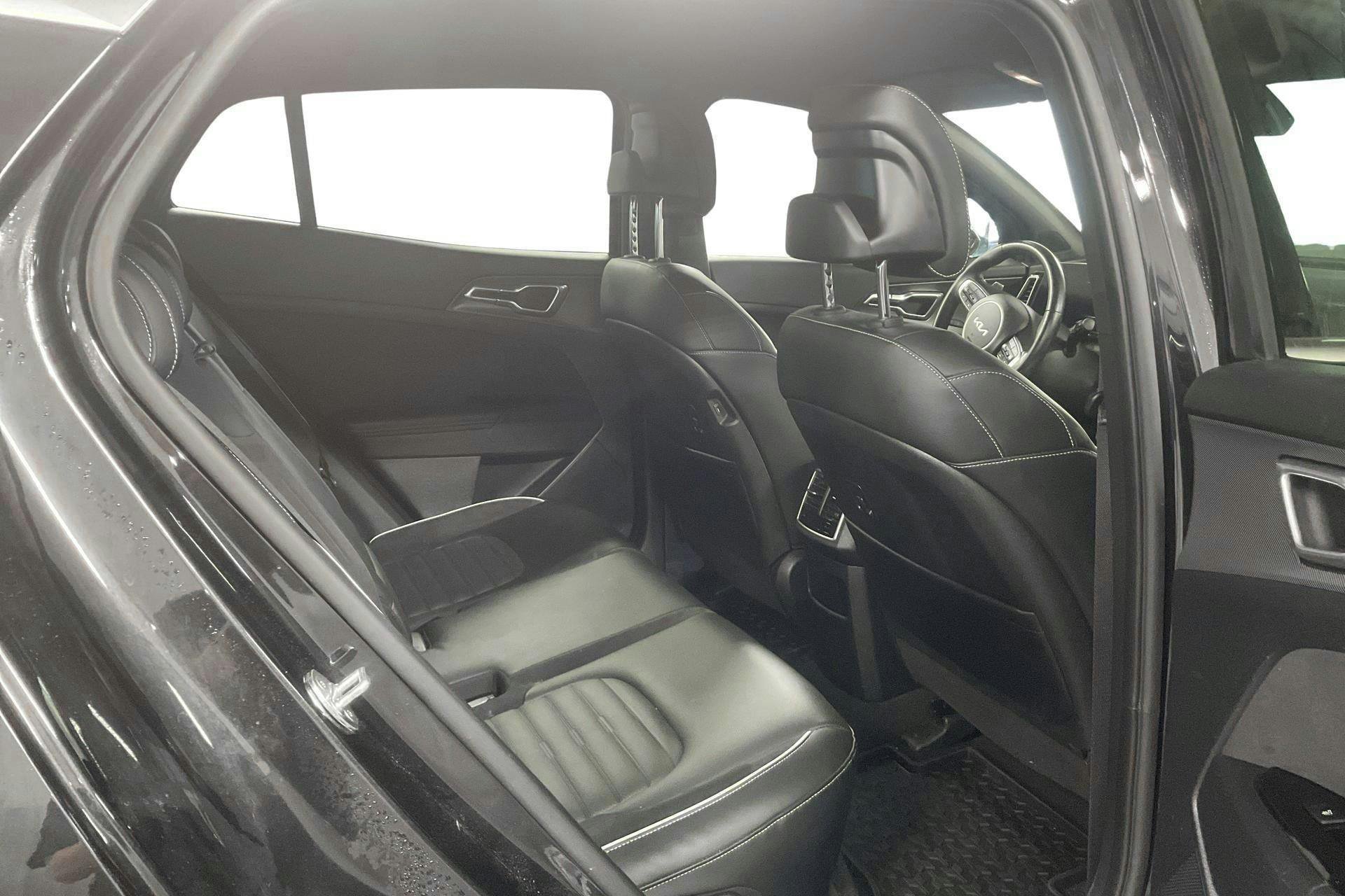 Vehicle Image 8