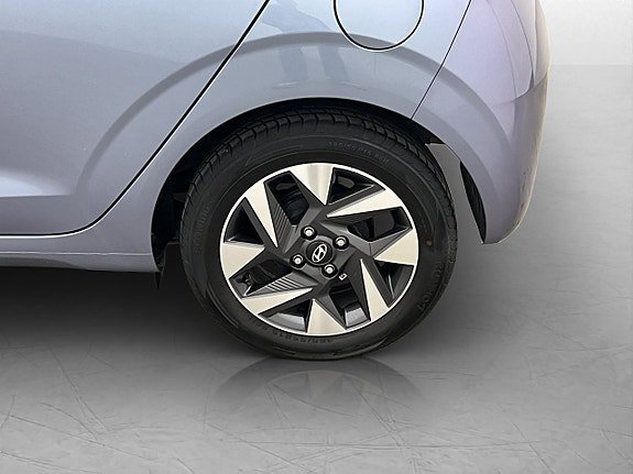 Vehicle Image 23