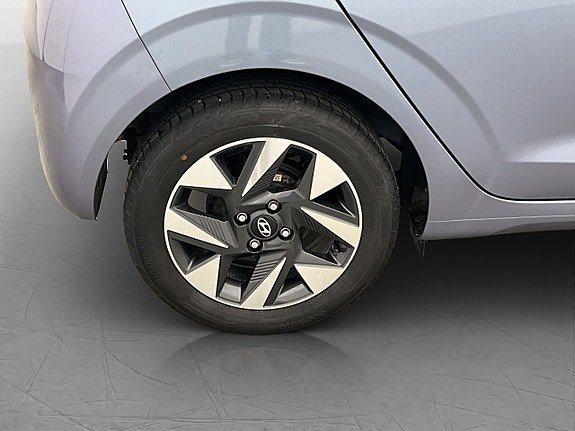 Vehicle Image 24