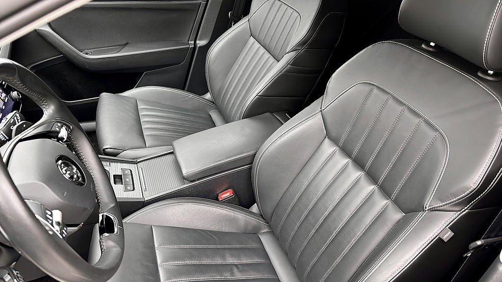 Vehicle Image 8