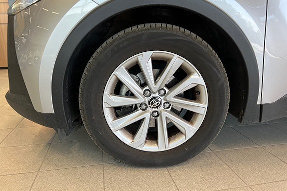 Vehicle Image 16