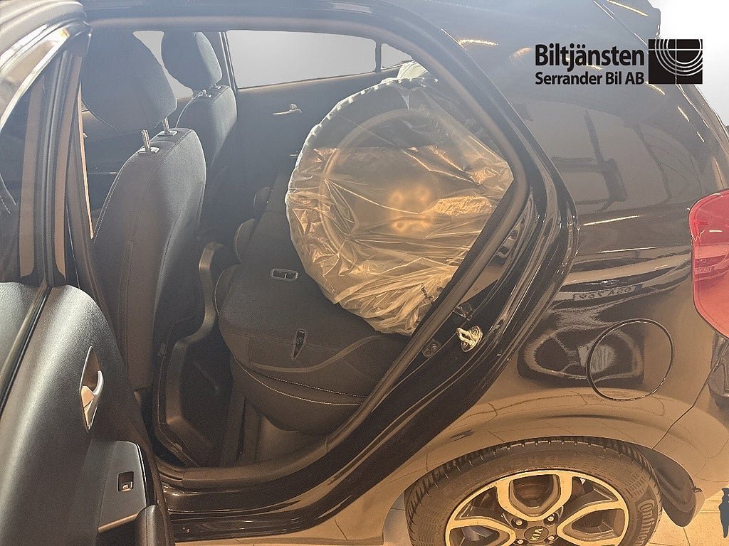 Vehicle Image 9