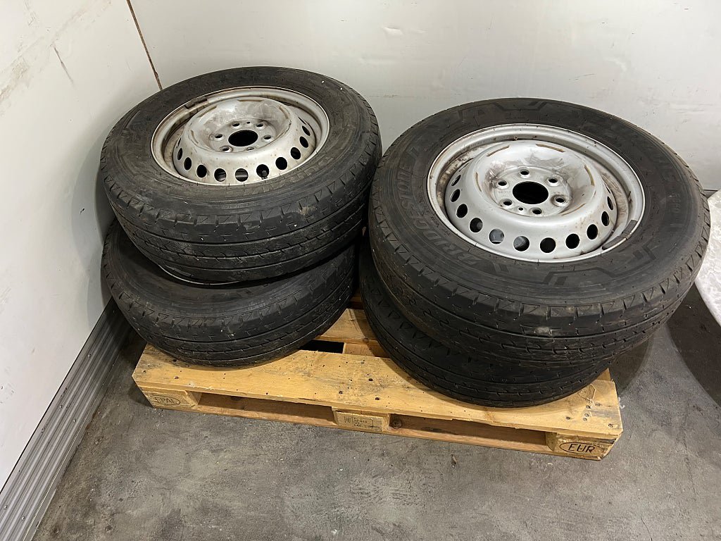 Vehicle Image 9