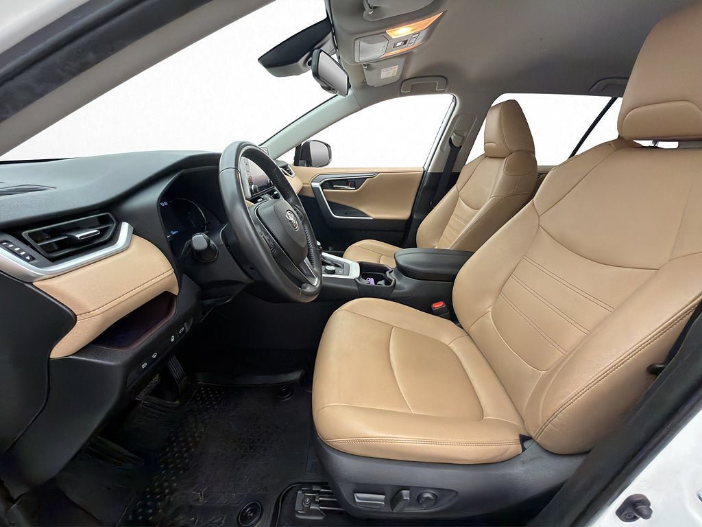 Vehicle Image 11