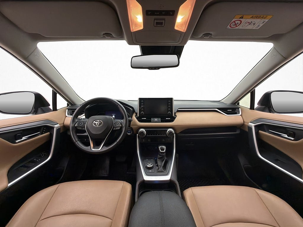 Vehicle Image 12