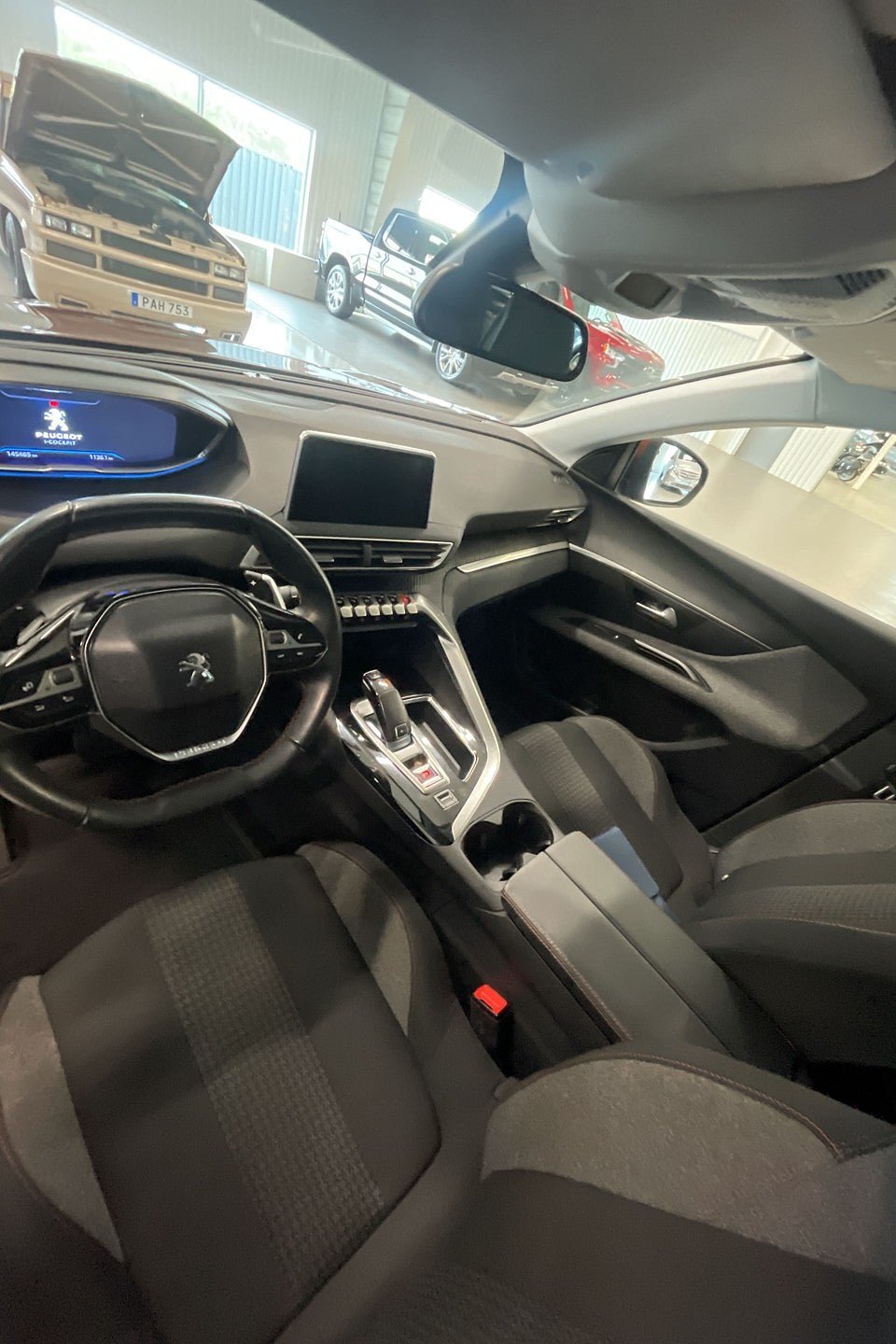 Vehicle Image 9
