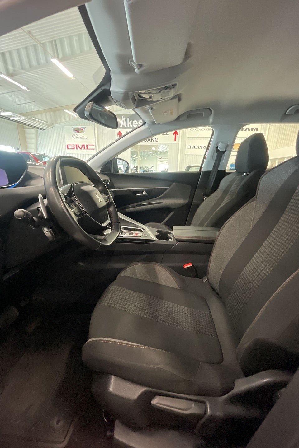 Vehicle Image 12