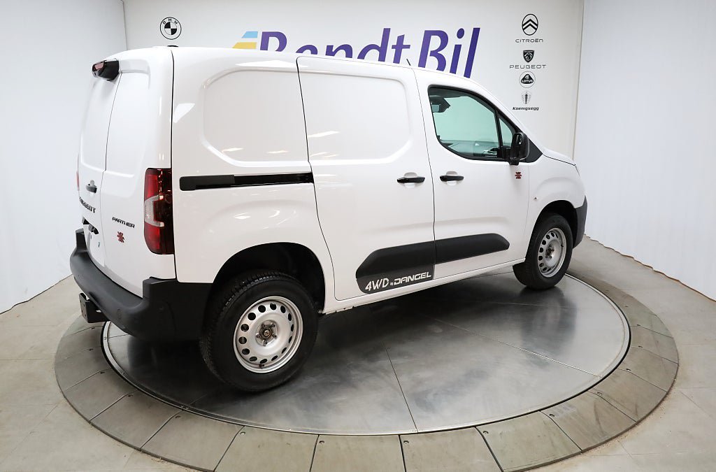 Vehicle Image 12