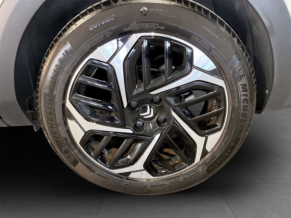 Vehicle Image 14