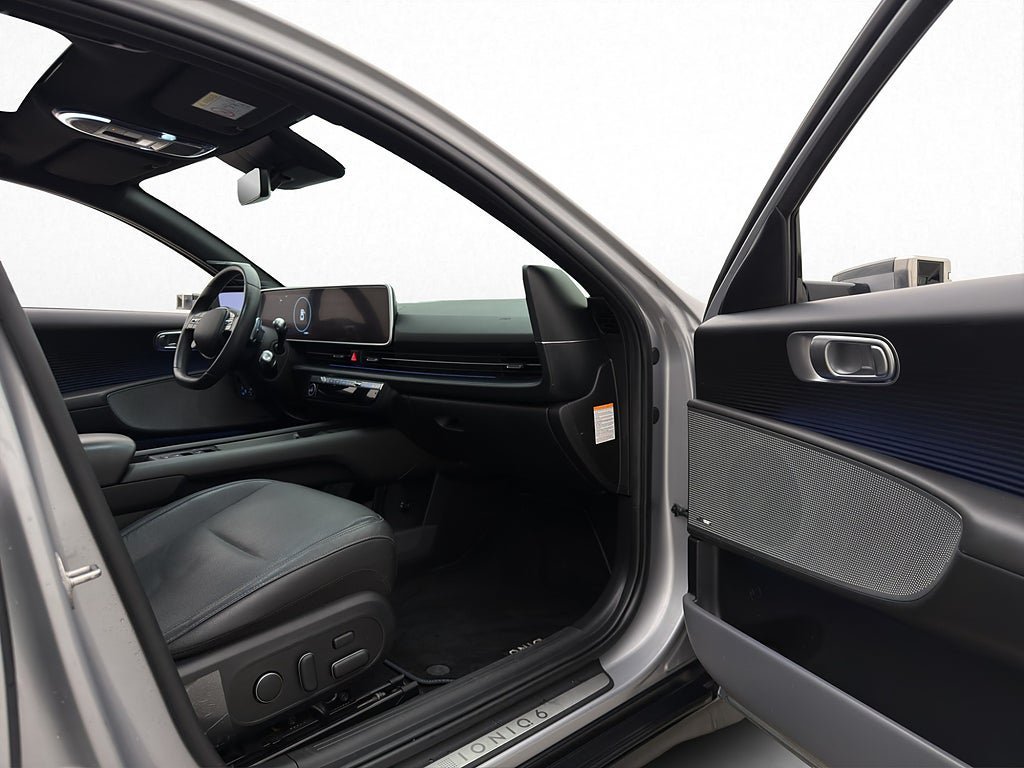 Vehicle Image 23