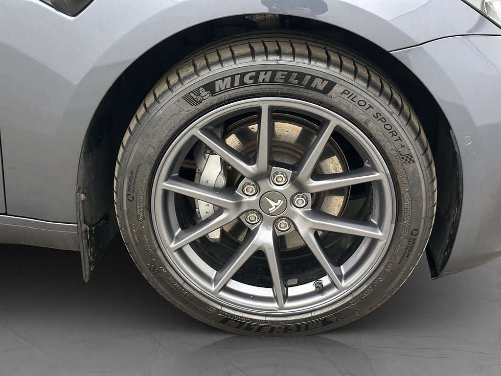 Vehicle Image 32