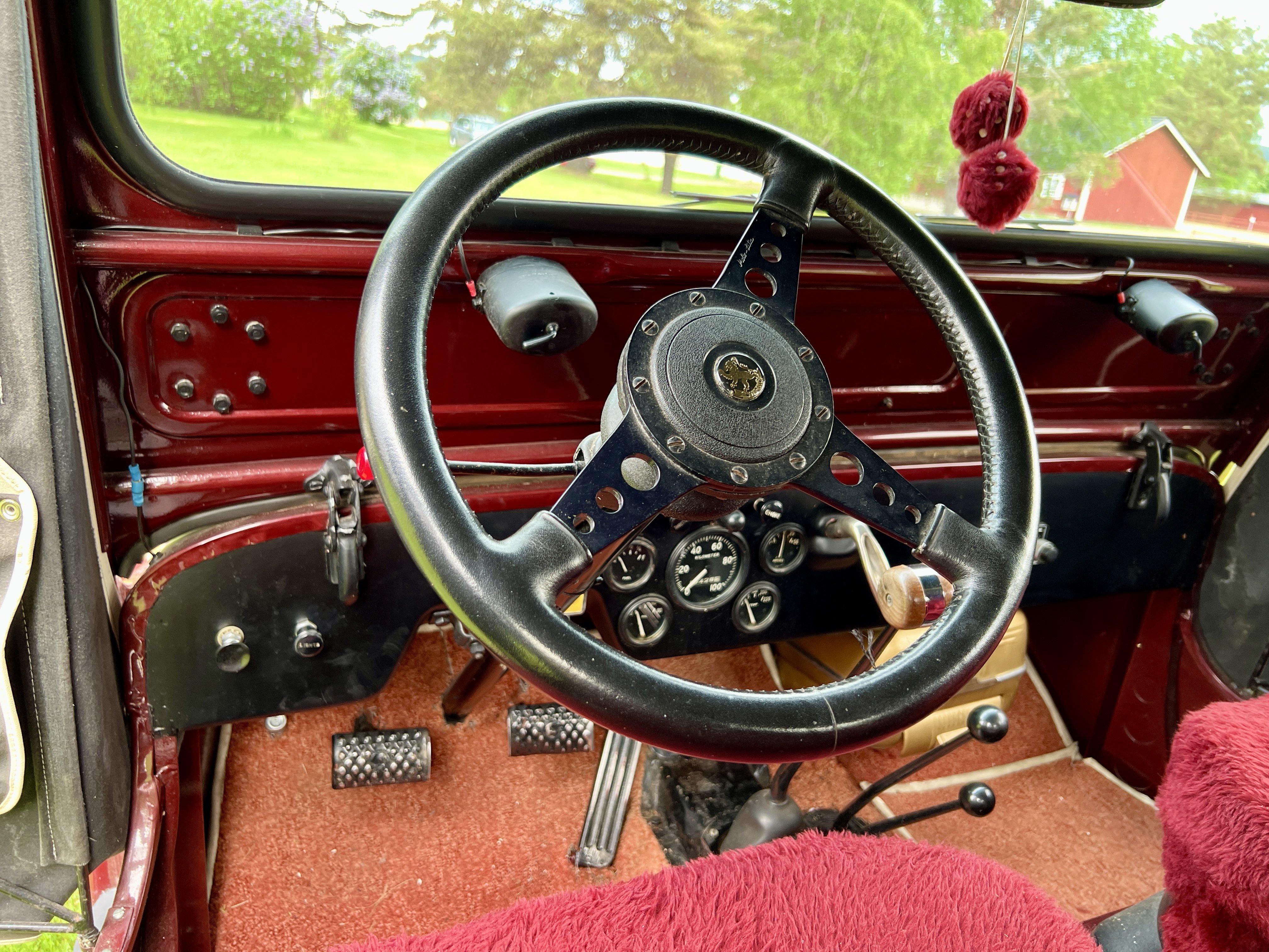 Vehicle Image 25