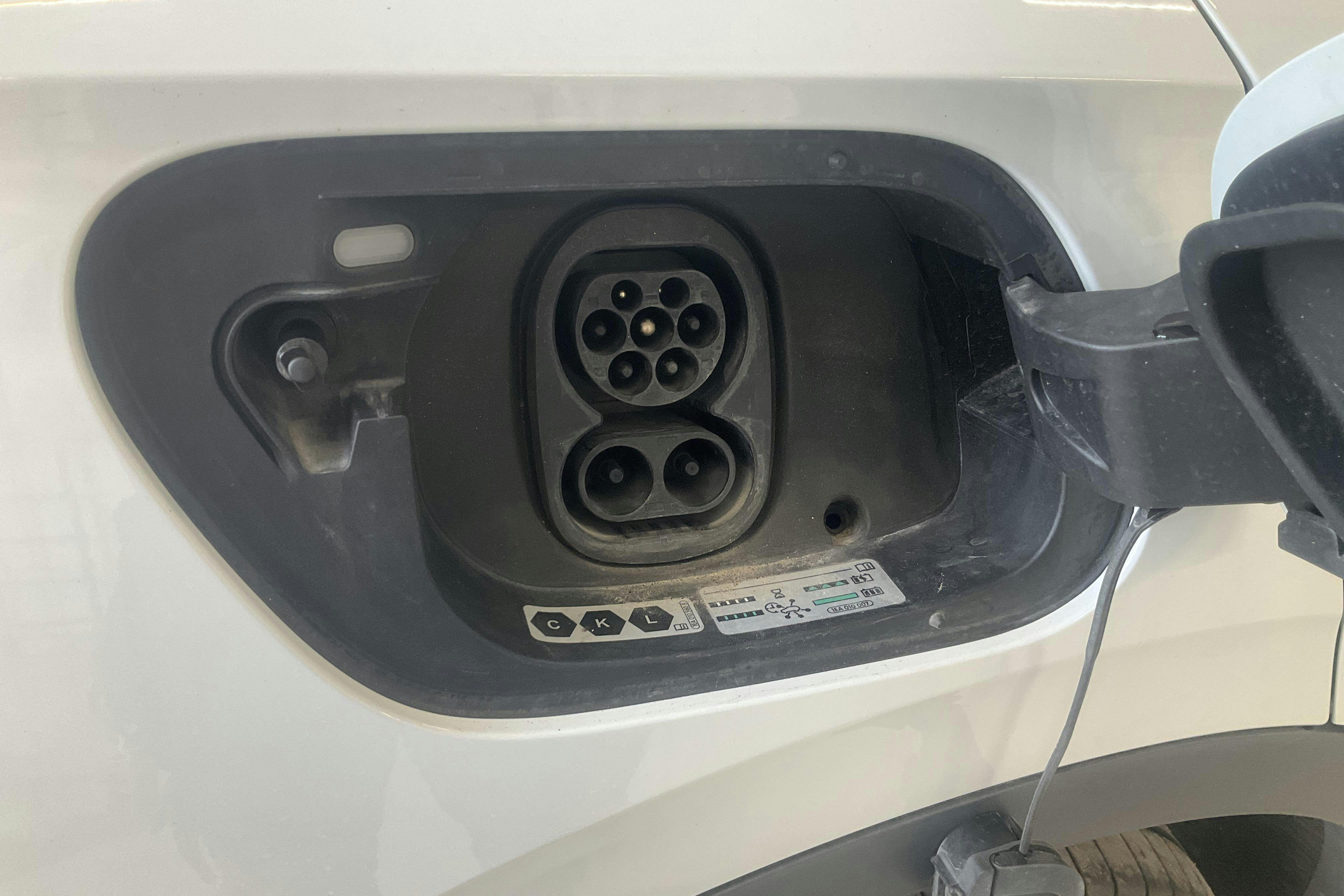 Vehicle Image 25